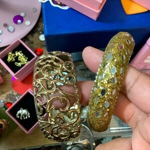 Bracelet 2 of them gold